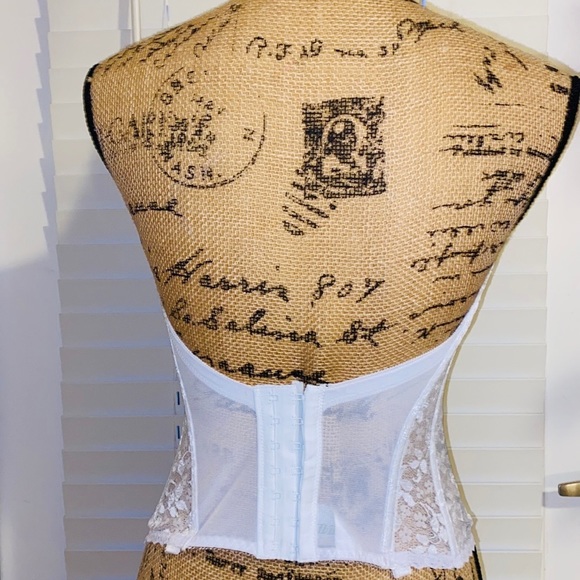 NWT Carnival Silhouette Maker 313 white 34D